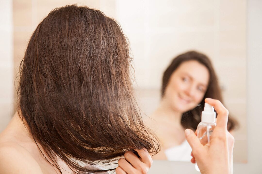 Application of the Verdexedil spray from hair loss